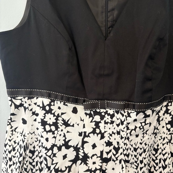 Perceptions New York Black White Floral Fit and Flare Dress Size 12 - Picture 4 of 8